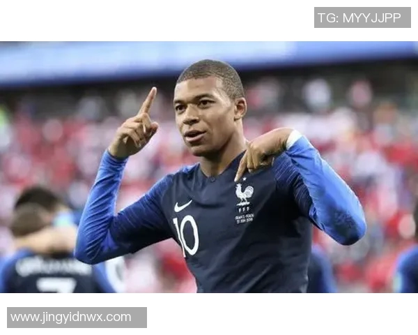 法国足球天才姆巴佩的国籍身份揭秘与职业生涯初期发展分析